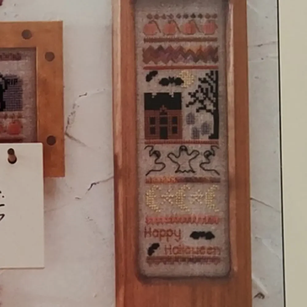 Willow Ridge Designs A Halloween Sampler Cat, Bats, Ghosts Cross Stitch Pattern